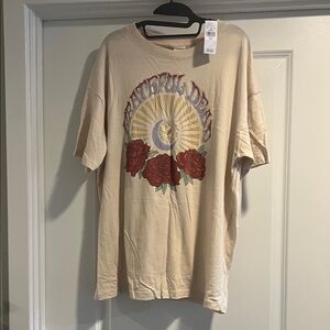 American Eagle - Grateful Dead Cream Graphic Tee with Red Roses